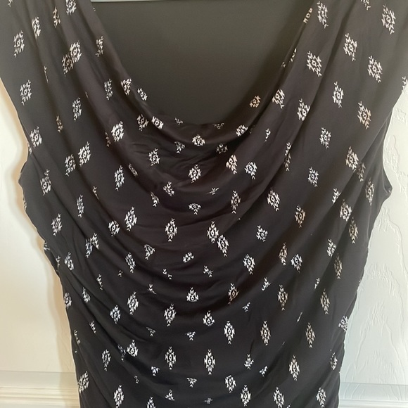 Maurice’s Black Sleeveless Scoop Neck Top with White Pattern size Medium - Picture 5 of 9